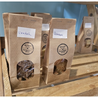 zakjes_koekjes_dadel_en_boterkoek