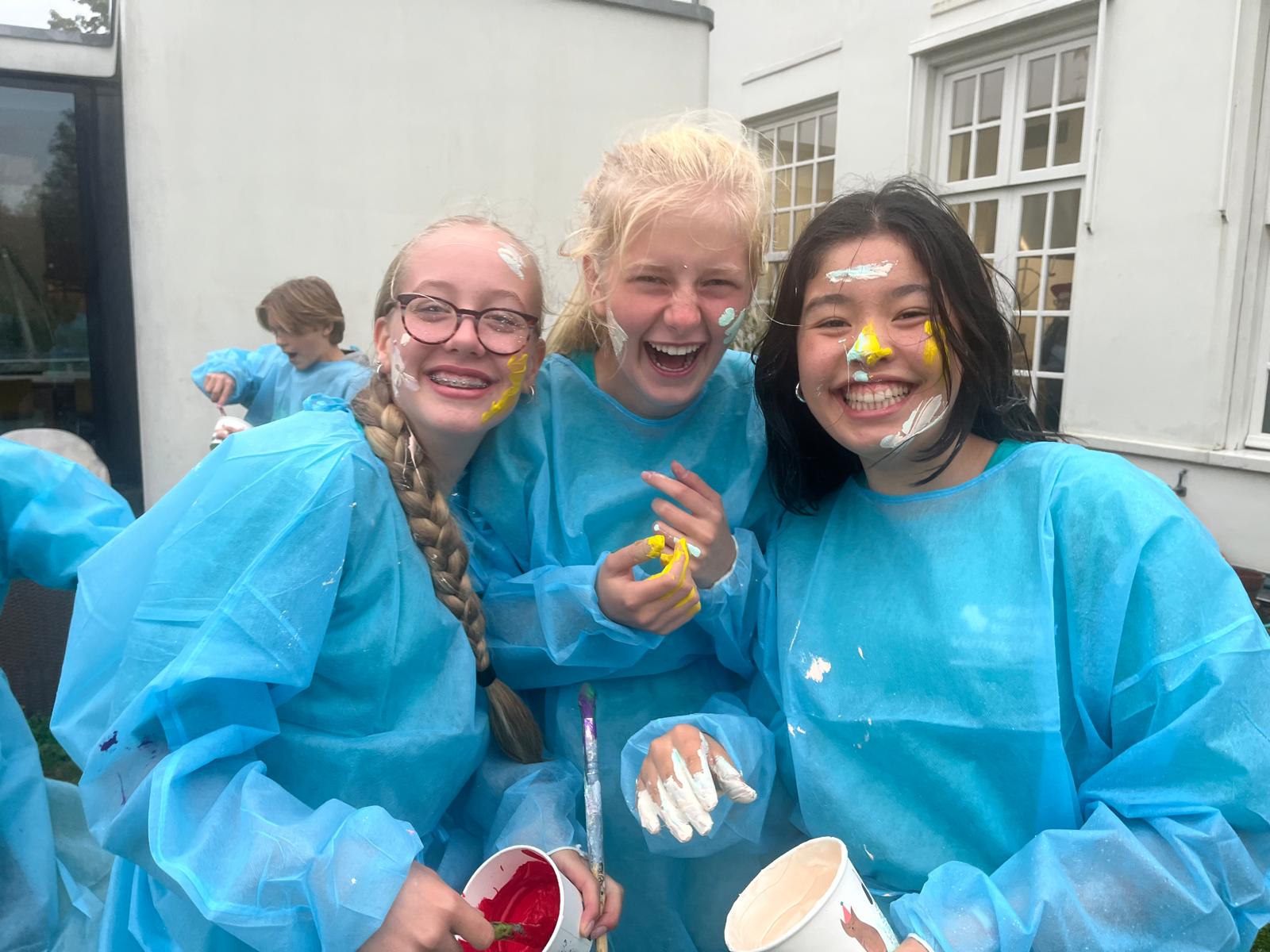 laar en berg verven bij het papageno huis laren