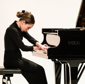 Carmen Sanchez (piano)